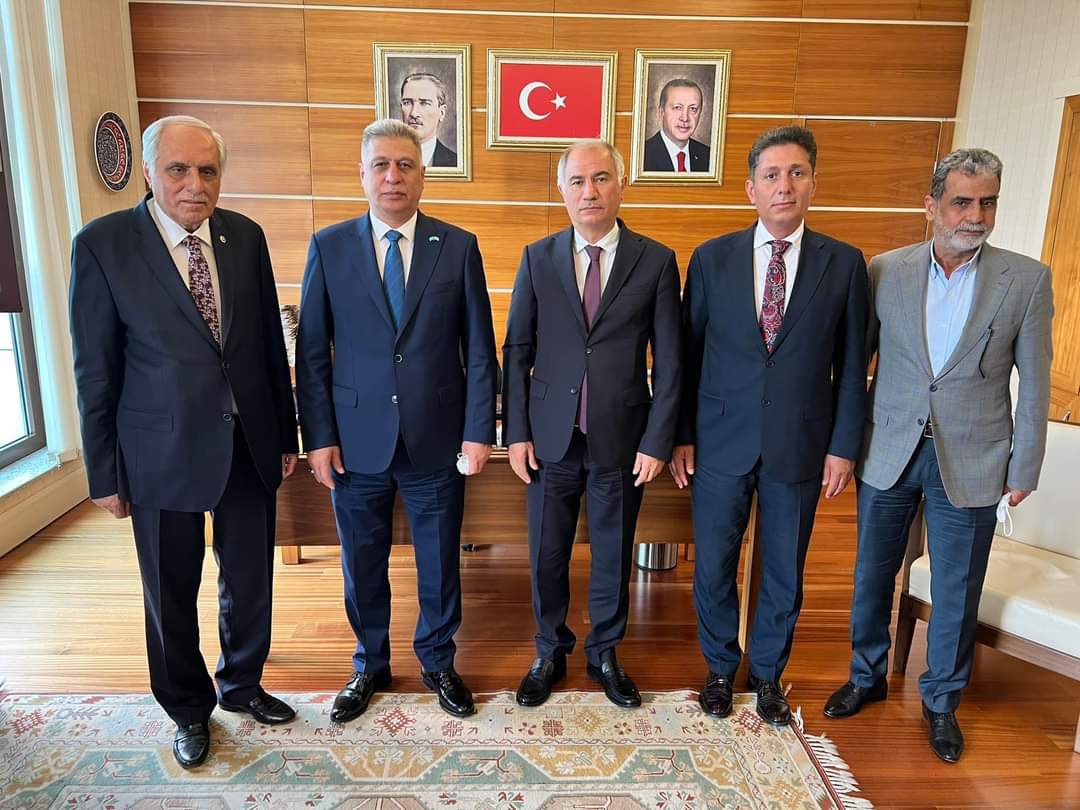 SALİHİ VE TÜTÜNCÜ AK PARTİ GENEL BAŞKAN YARDIMCISI EFKAN ALA İLE GÖRÜŞTÜ

Irak Türkmen Cephesi Kerkük Milletvekili Erşat Salihi ve Türkmeneli Dernekler Federasyonu Başkanı Mehmet Tütüncü, Ak Parti Dış İlişkilerden Sorumlu Genel Başkan Yardımcısı  Efkan Ala ile bir araya geldi.