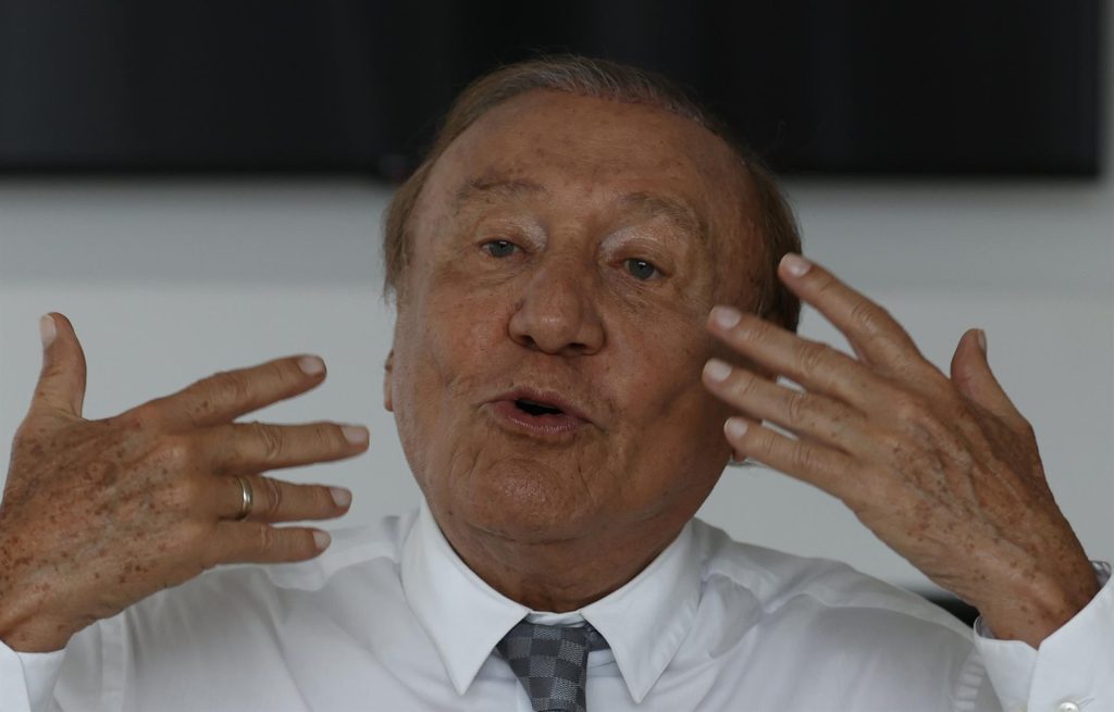 SoyNuevaPrensa's tweet photo. Enigma Hernández, un cautivador populista a la conquista de la Presidencia - https://t.co/1tL25V13JT
#SoyNuevaPrensa #Bogota #Colombia #Elecciones #Fico #Internacional #Rodolfista #Rodolfohernandez #Global https://t.co/opVpNz4pDR