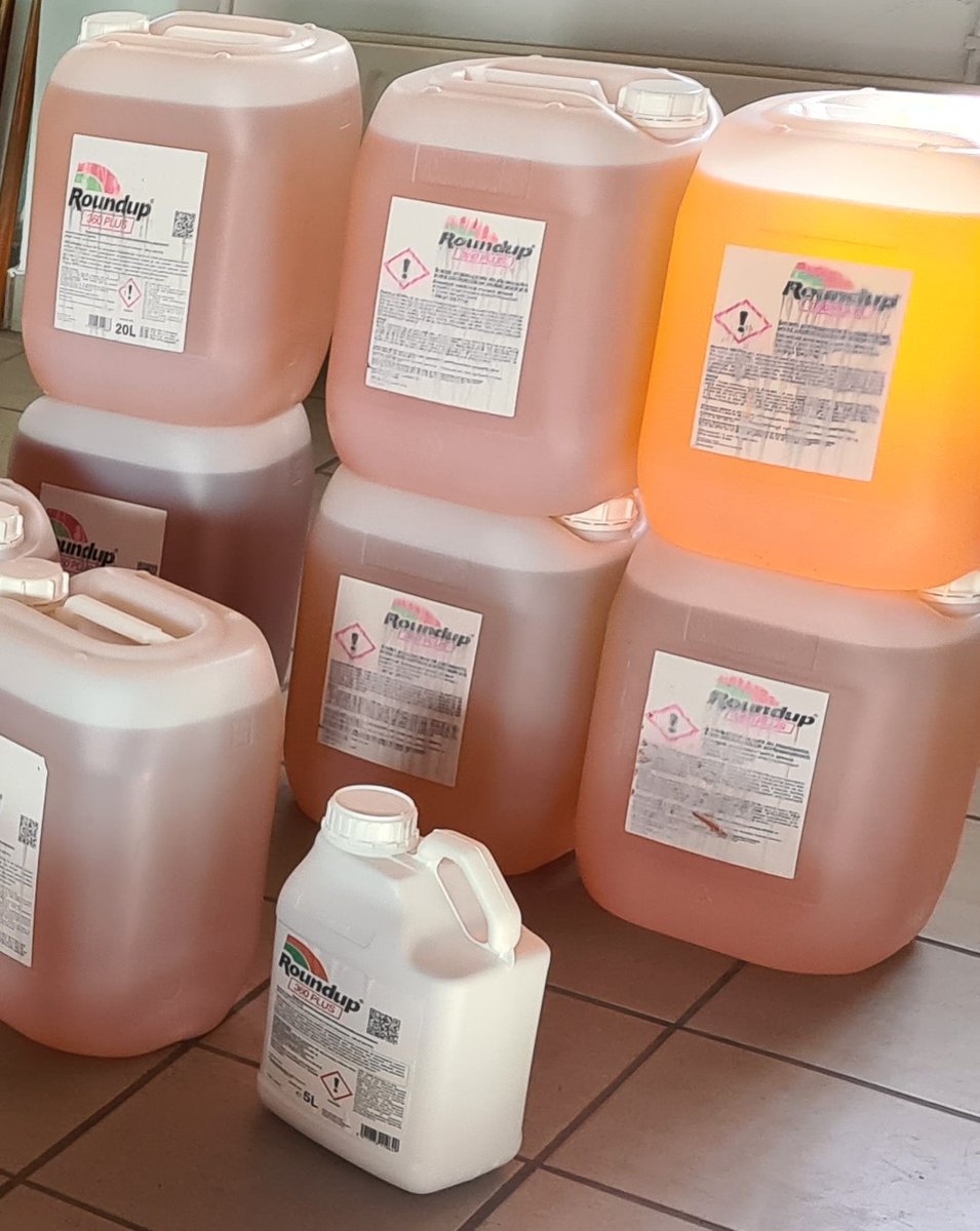 NVWA_Gewas's tweet photo. 400 liter illegale Poolse #glyfosaat in #Breda in beslag genomen door de @_NVWA vanwege verboden #internethandel
https://t.co/cemSvMfokJ https://t.co/V5PMlVgXwp