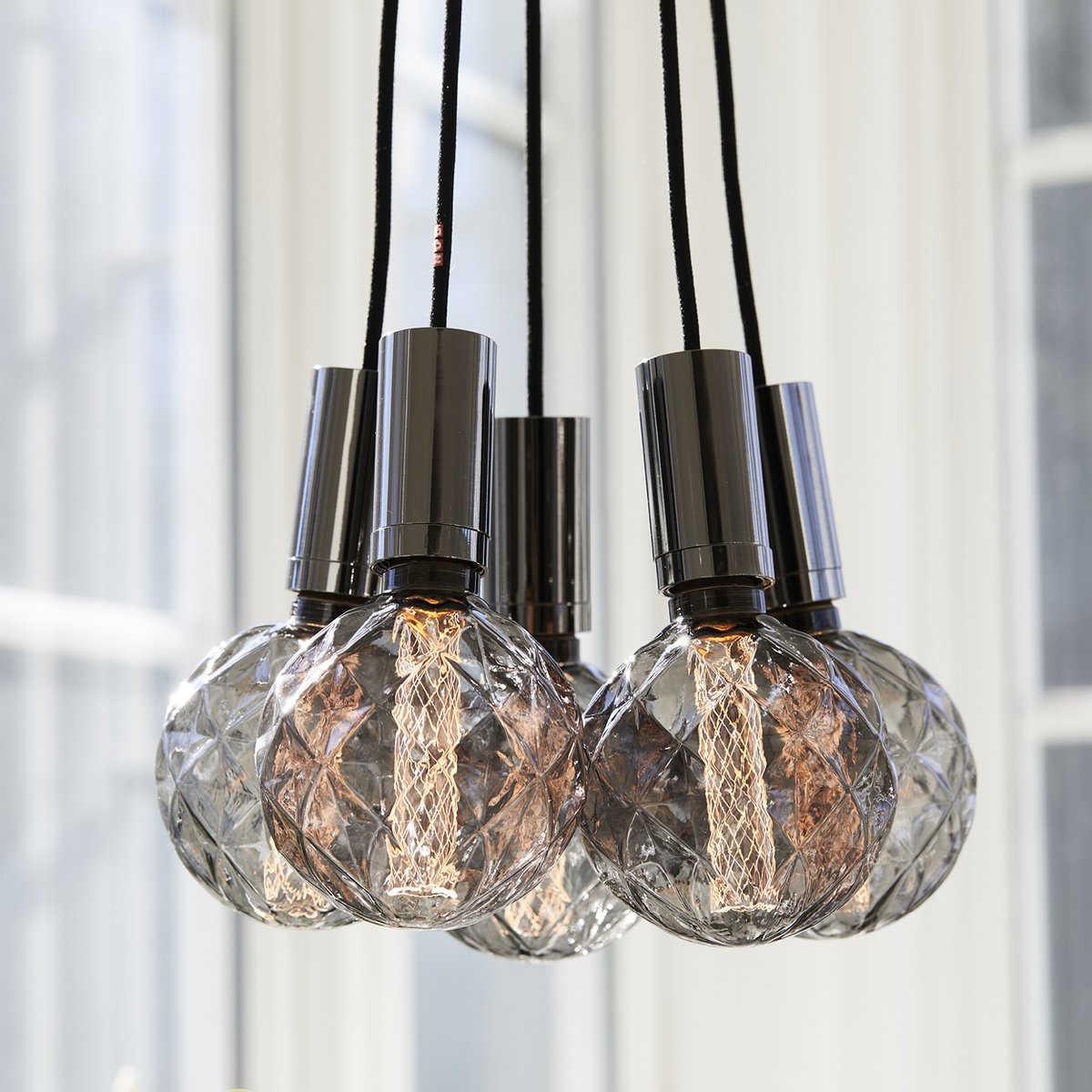 NudCollection's tweet image. NUD set-up | Opus chandelier in black chrome with 5 LED Romb black 🖤✨  #nudcollection #uniquelamp  #ledbulbs