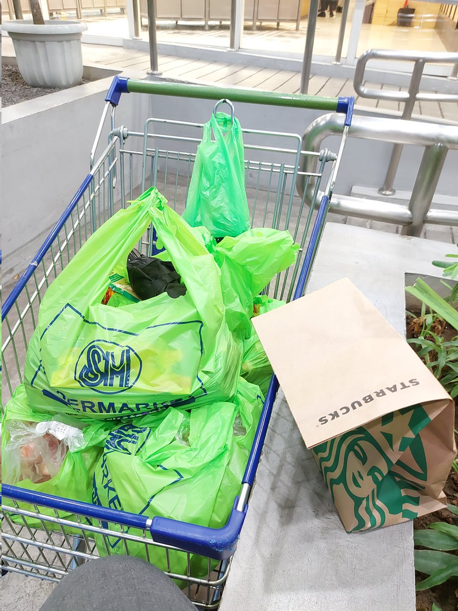 Wicked_Angel32's tweet photo. kapagod mag grocery kaya deserve natin ng break..😊😊 
Kain tayo o kainin k** hahahah🤪🤪 #JkLang✌️
#SMHypermarket #SMDagupan https://t.co/HmpgW3aQ2E