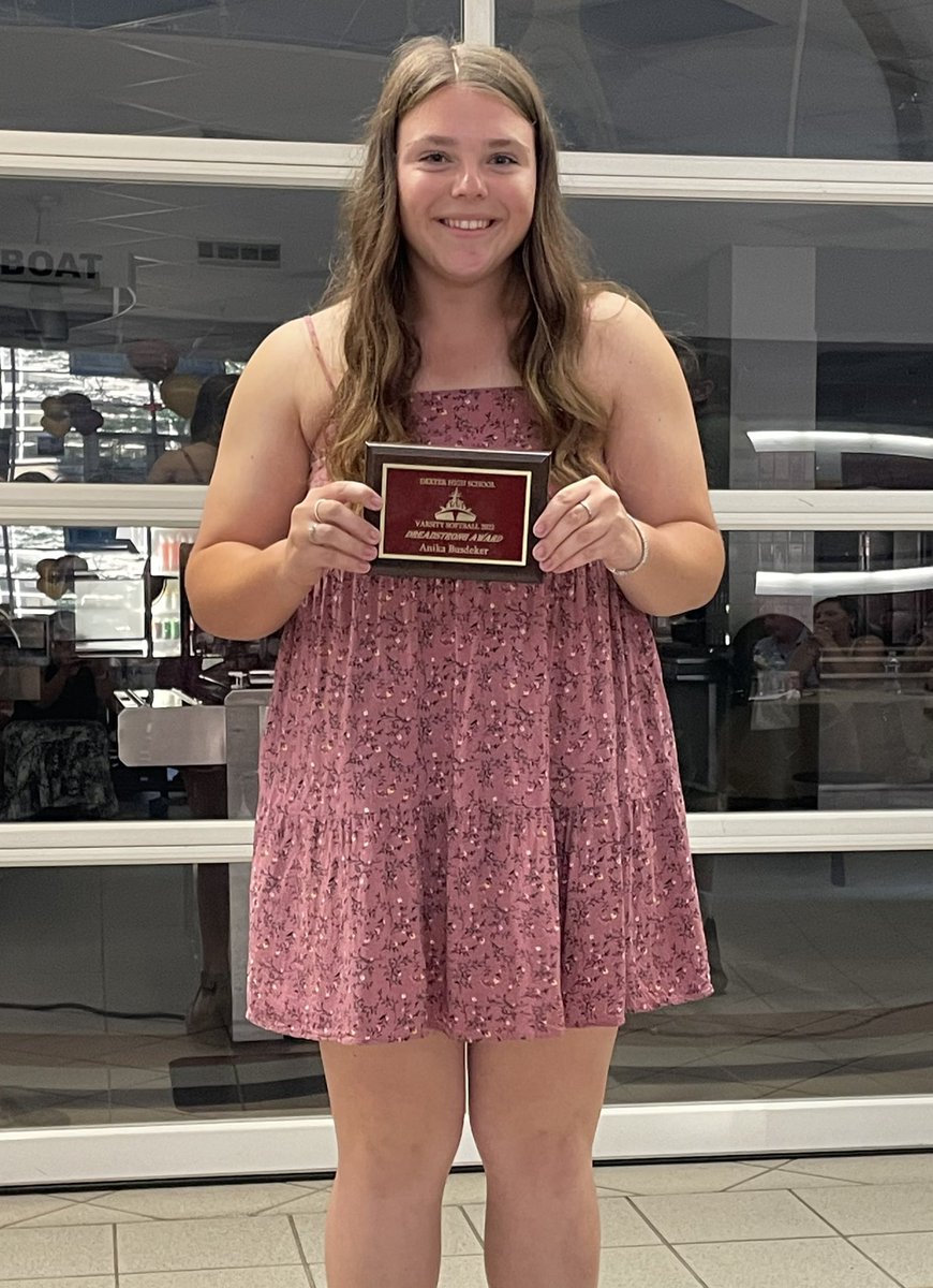 DexterSoftball's tweet photo. Dread Strong Award goes to … Anika Busdeker!
#softball #mhsaa #dextersoftball #dhssoftball #dextermichigan #dreadstrong https://t.co/dchZRd3nKn