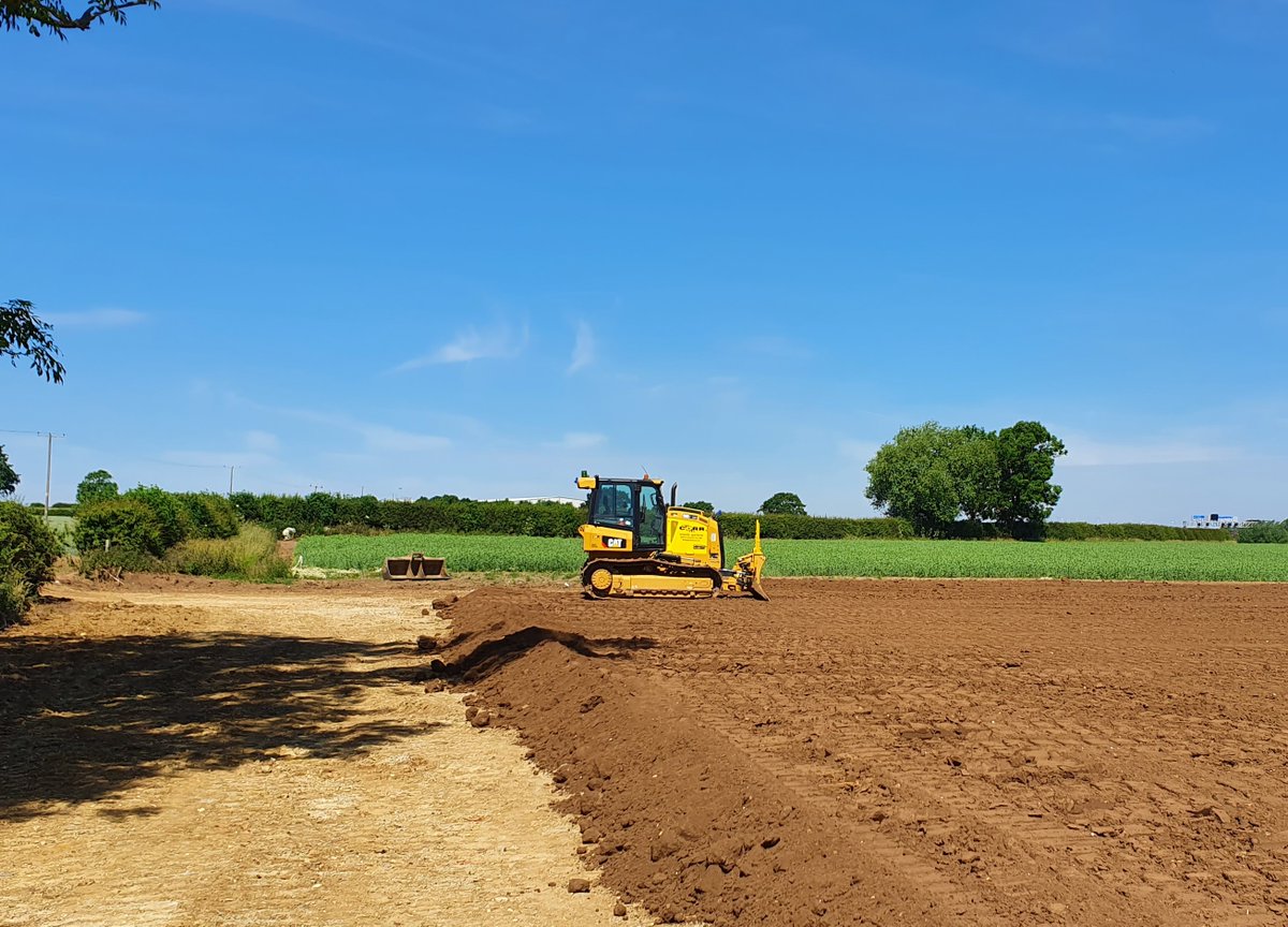 ECORRPLANT's tweet photo. Perfect day for topsoiling at Woburn....the sun shines on the righteous apparently🌞🌞🌞  #diggingthedeam 
#planthire #dumptrucks #dozer #sunsoutgunsout https://t.co/w0aY8TANxF