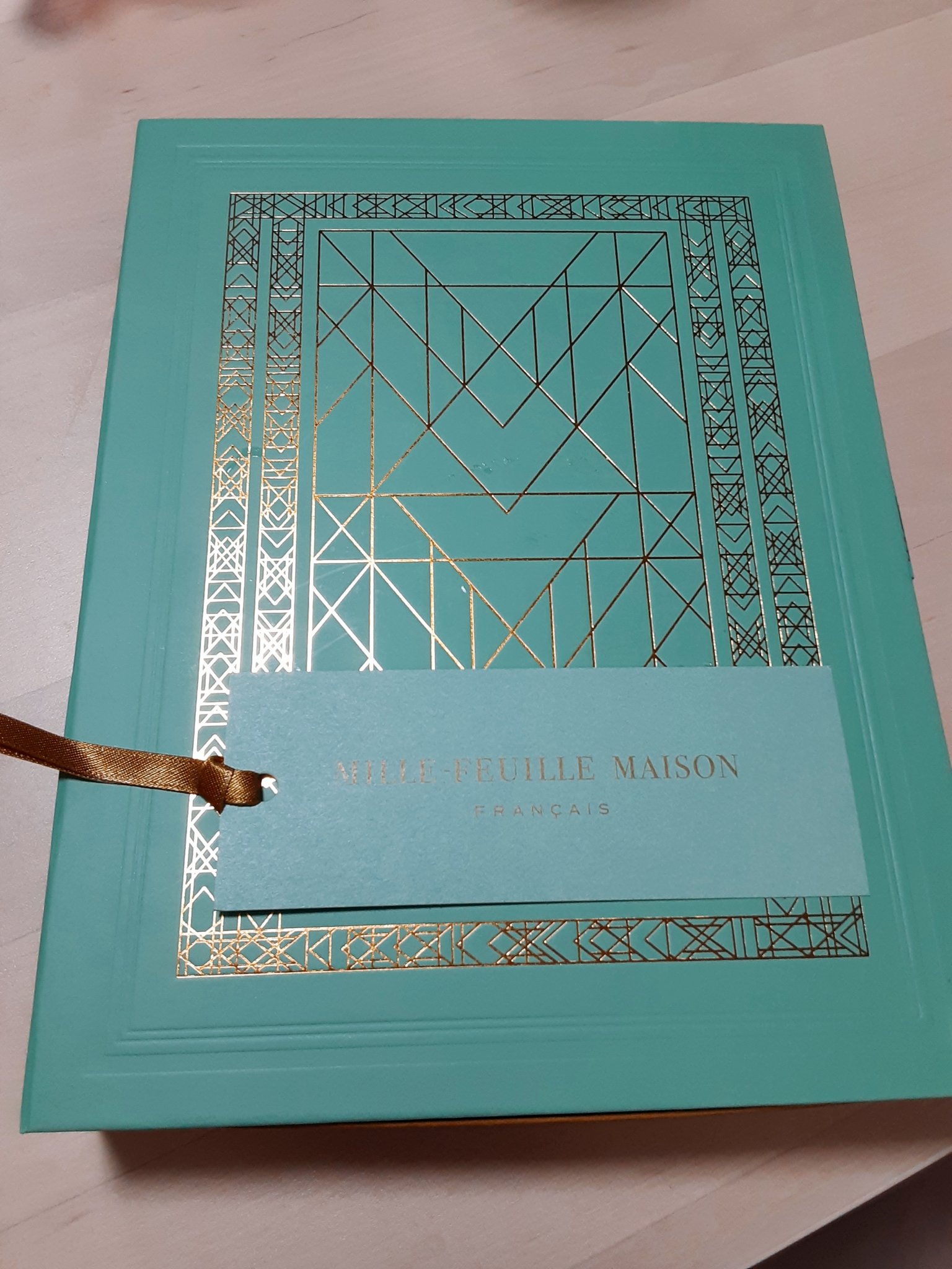 オニュ オンユ一般先行も落選 もう打つ手なし オンユに会いたかったな 頂いたshineeカラー のお菓子 美味しかった Shineeカラー좋아 Shinee Shineeオンユ ミルフィユ メゾン フランセ T Co zvxofkkj Twitter