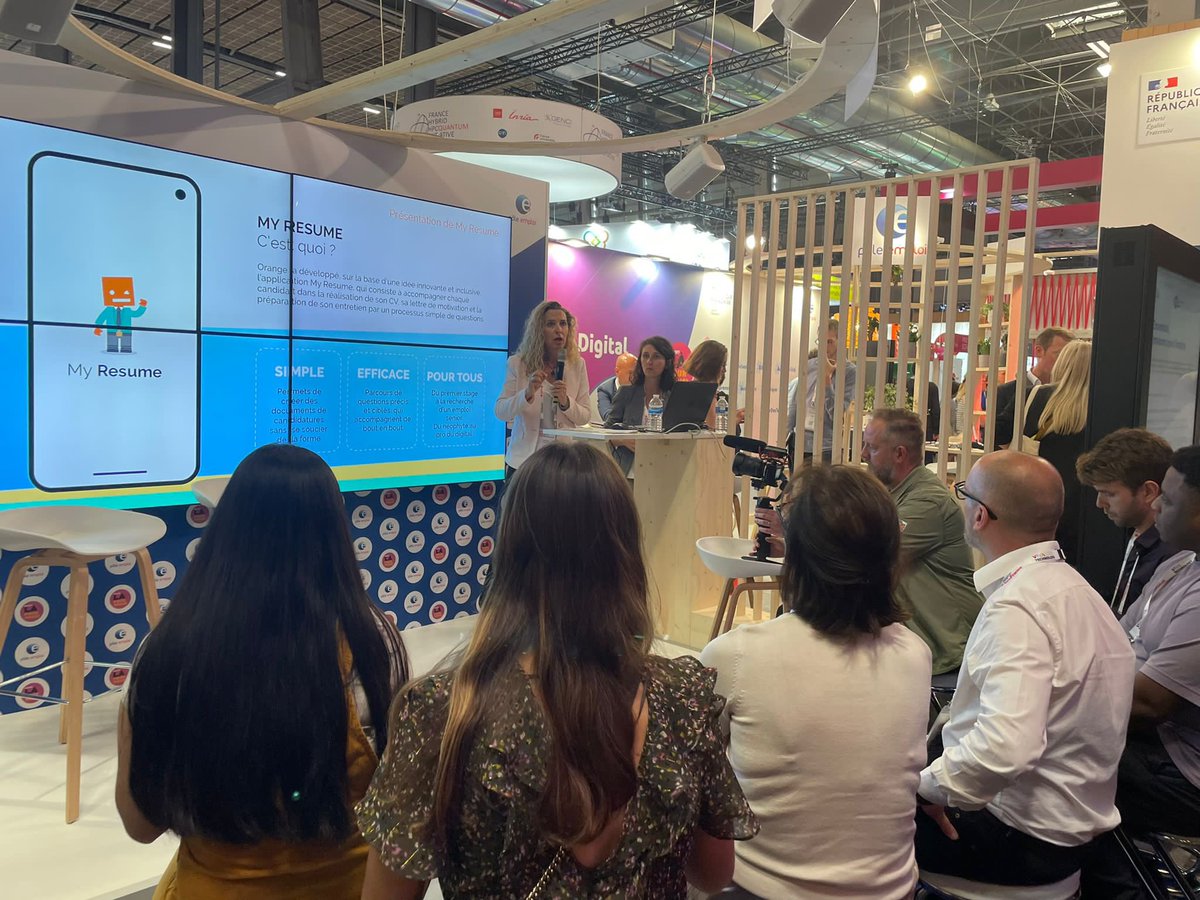 FranceTravail's tweet photo. [Les Pitchs] « My Resume, un outil accessible pour créer un #CV attractif » 🧡

🗣 @CClamouse de @orange nous présente My Resume, une application simple et ergonomique au service des demandeurs d’#emploi 📲

#VivaTech #VivaTech2022 #AvecPoleEmploi https://t.co/GppEVddZP0