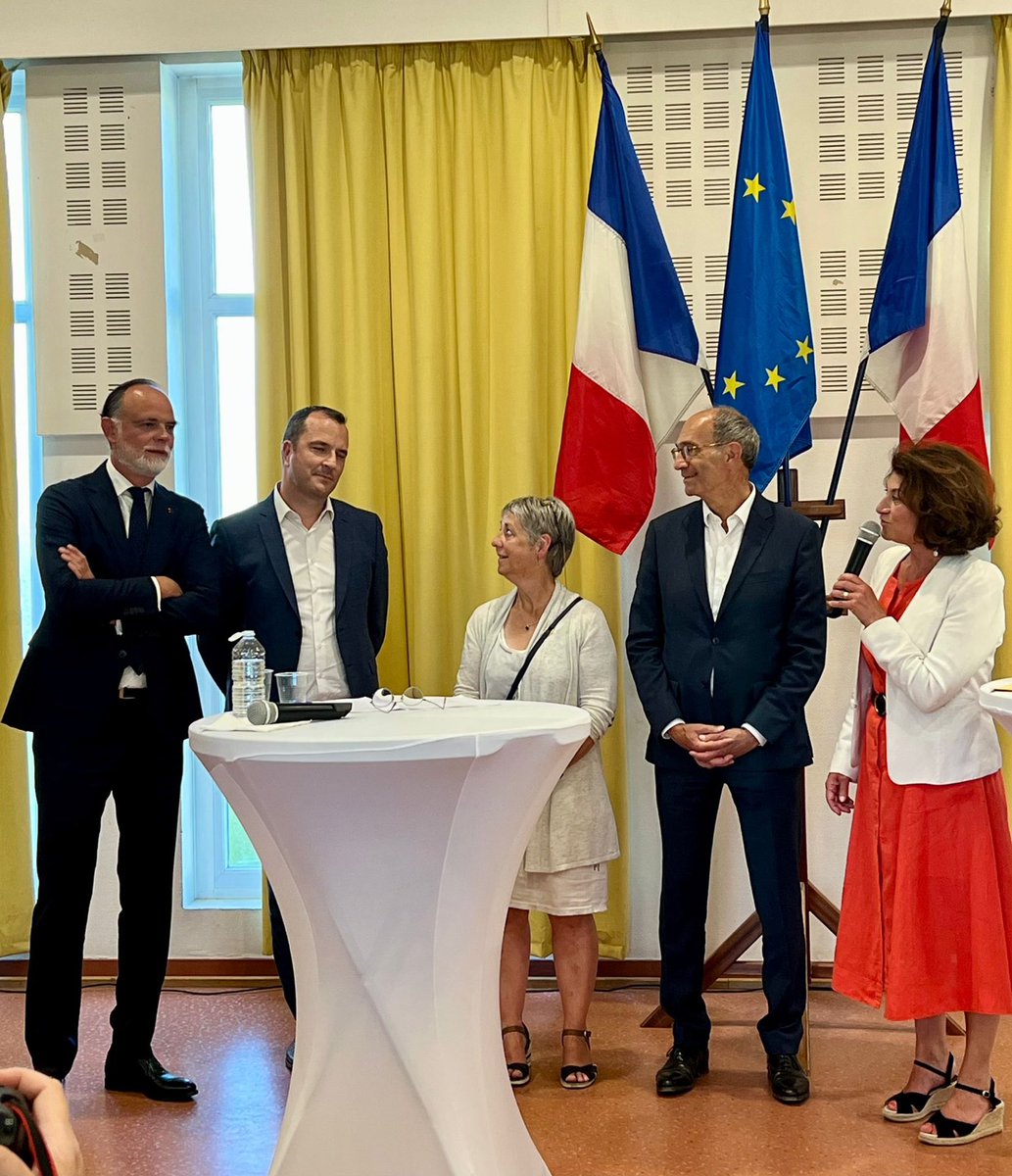 Heureuse d'avoir accueilli <a href="/EPhilippe_LH/">Edouard Philippe</a> à Senlis hier, venu apporter son soutien à ⁦<a href="/ericwoerth/">Eric Woerth</a>⁩  en rappelant l’importance de se mobiliser ce dimanche pour élire un élu de terrain, expérimenté et habitant la 4 ème circonscription !
⁦<a href="/2022Elections/">Législatives 2024 🇫🇷</a>⁩
