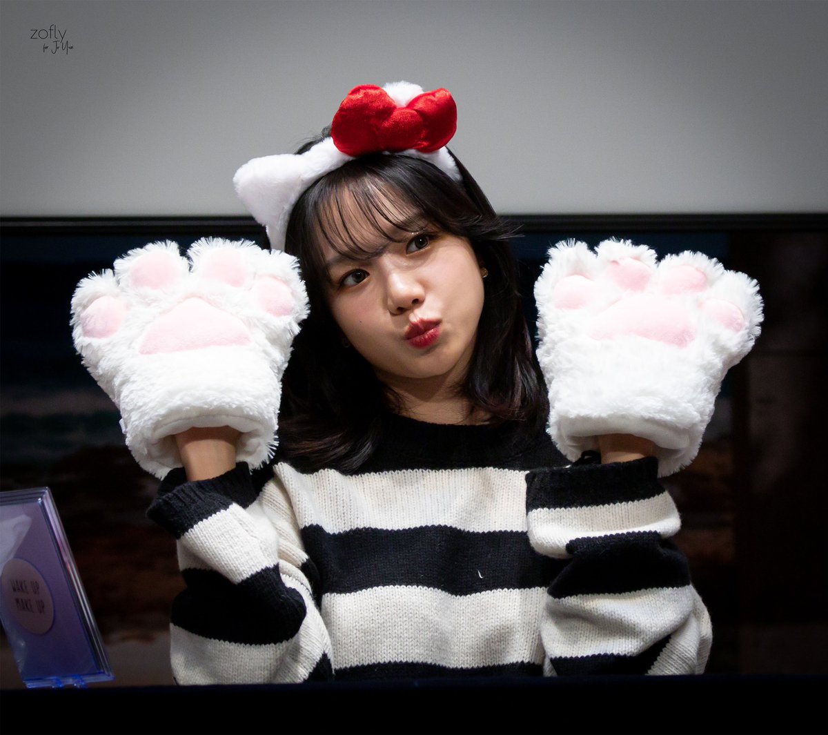 zoflyJY's tweet photo. 220611 신촌 팬사

너무 퀴여워 🐱❤️

#조유리 #チョユリ #JOYURI https://t.co/qLVUV6ykvz