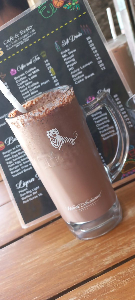 Foodiee1501's tweet photo. Iced Choco!😊
#chocolate #choco #icedchoco #foodie #foodphotography #foodie #food #foodblogger https://t.co/3dqEhIx14s
