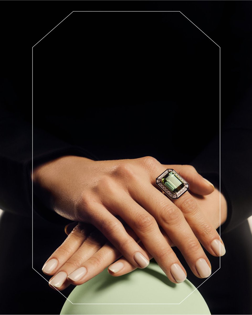 Boucheron's tweet photo. BOUCHERON QUIZ - Fingers on buzzers. The Vendôme Liseré solitaire is inspired by our home. Third question: what number of place Vendôme is our Maison: 3, 26 or 17?
#BoucheronSpringColors #BoucheronQuizz #BoucheronLiseré https://t.co/PF47wMyjos