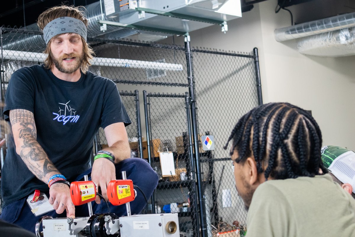 pcitraining's tweet photo. Success is mastering the details....featuring our instructor Blaine, teaching our Wind Turbine Technicians in our lab.
#pcitraining #windturbinetechnicians #renewableenergy https://t.co/mGBgCRqhiy