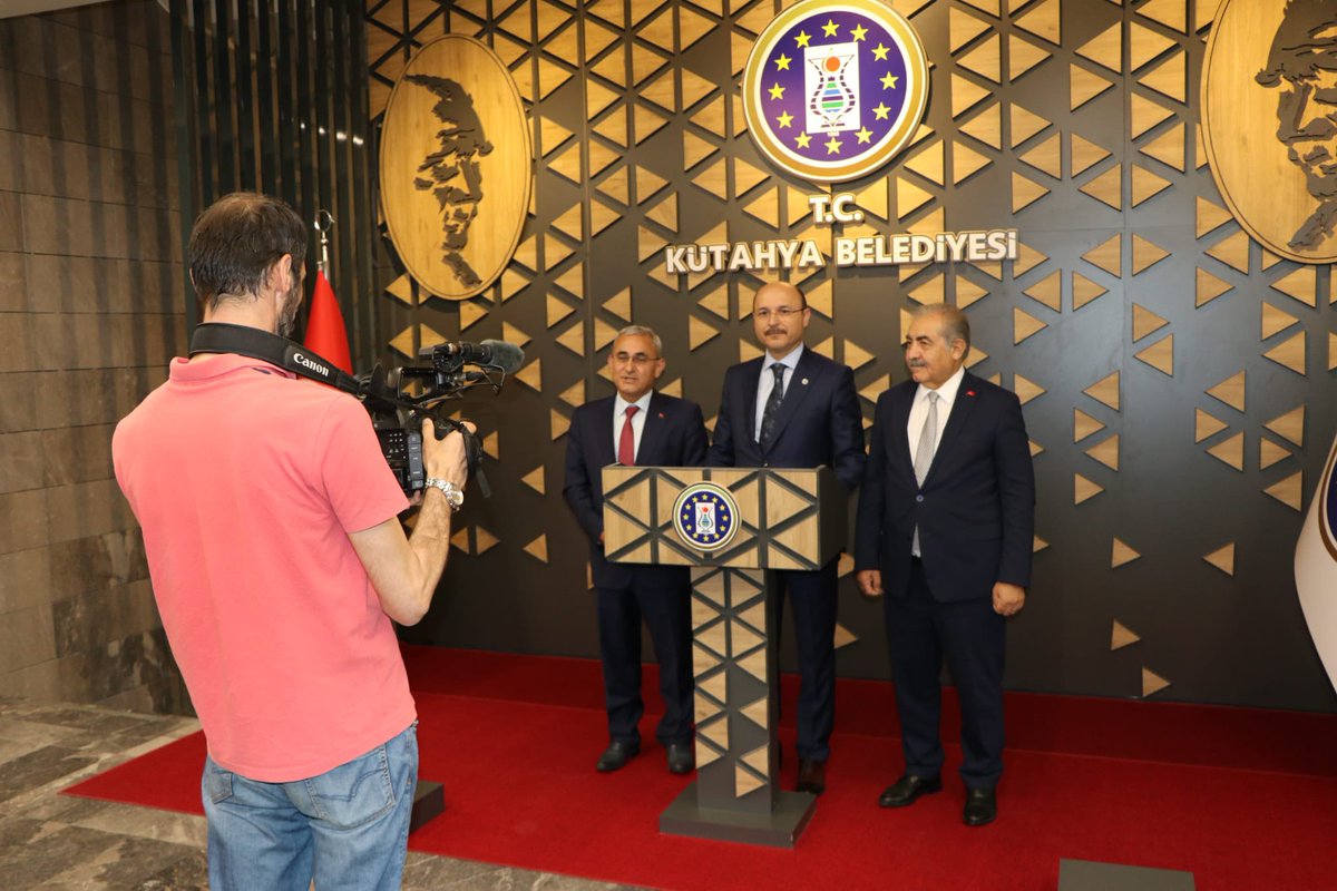 Kütahya Belediye Başkanı Prof. Dr. Alim Işık’ın misafiri olduk.
Üretken belediyecilik anlayışıyla başarılı hizmetler ortaya koyan Sayın <a href="/AlimISIK/">Prof.Dr. Alim IŞIK</a> Başkanıma Kütahyalı hemşehrilerimiz adına teşekkür ediyorum.
<a href="/kutahyabel/">T.C. KÜTAHYA BELEDİYESİ</a>