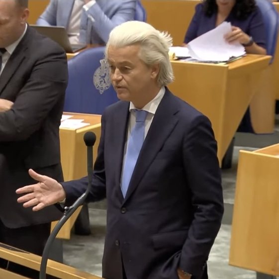 De enige vraag die ik nog heb over het conflict tussen Wilders en Hermans is: is de kapper van Wilders dood en waarom komt er een vogelnestje uit zijn achterhoofd.