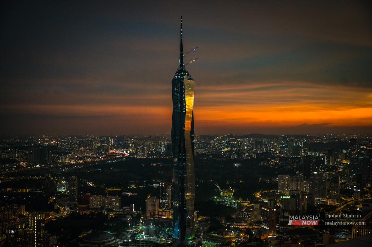 djohnshahrin's tweet photo. Menara Warisan Merdeka 118, Kuala Lumpur, Malaysia.
#warisanmerdeka #merdeka118 #warisanmerdeka118 #nightviewskyscaper #malaysiaskyscaper #goldenhour #NightPhotography #photography #lifeasphotographer https://t.co/O0qFUWXyPQ