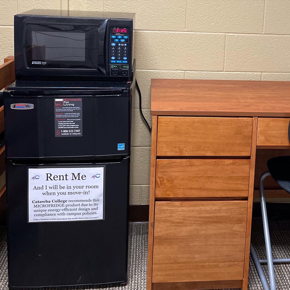 CatawbaResLife's tweet photo. Did you know you can rent a microfridge for the year?

https://t.co/UBgG2esFb3 https://t.co/iysvr335DJ