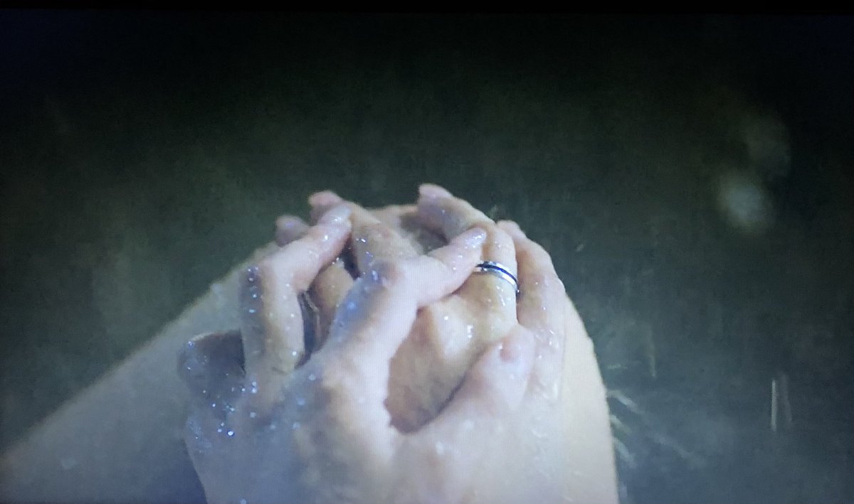 standonbelIe's tweet photo. i love that they gave us maxpein’s POV while she’s looking at the ring. nabigyan ng emphasis yung promise nila sa isa’t isa at parang tayo mismo yung nakatingin sa ring. pinaalala ulit yung monthsary at nag-flashback lahat sa akin. ANG SAKIT MAG REMINISCE SHUTA 😭😭

#DonBelle https://t.co/cGT5r5sogX