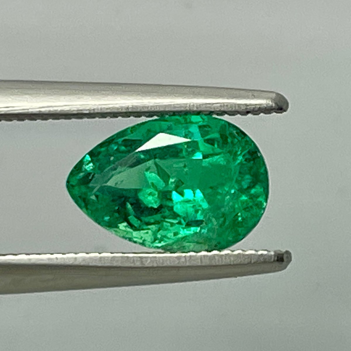 untreatedgems's tweet photo. Emerald for sale! https://t.co/i5J3pmufrd