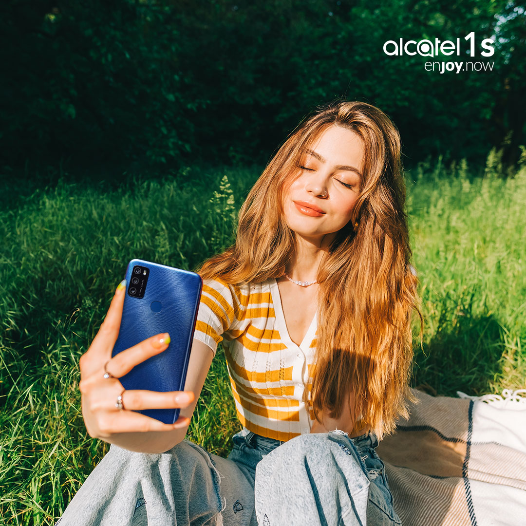 ¿Que hoy estás de guapo subido 🥰? Pues lo mejor es posar para la selfie del día 😎. Con la cámara frontal con IA 📸 del Alcatel 1S, consguirás el enfoque perfecto 🤩.
#AlcatelMobile #EnjoyNow
