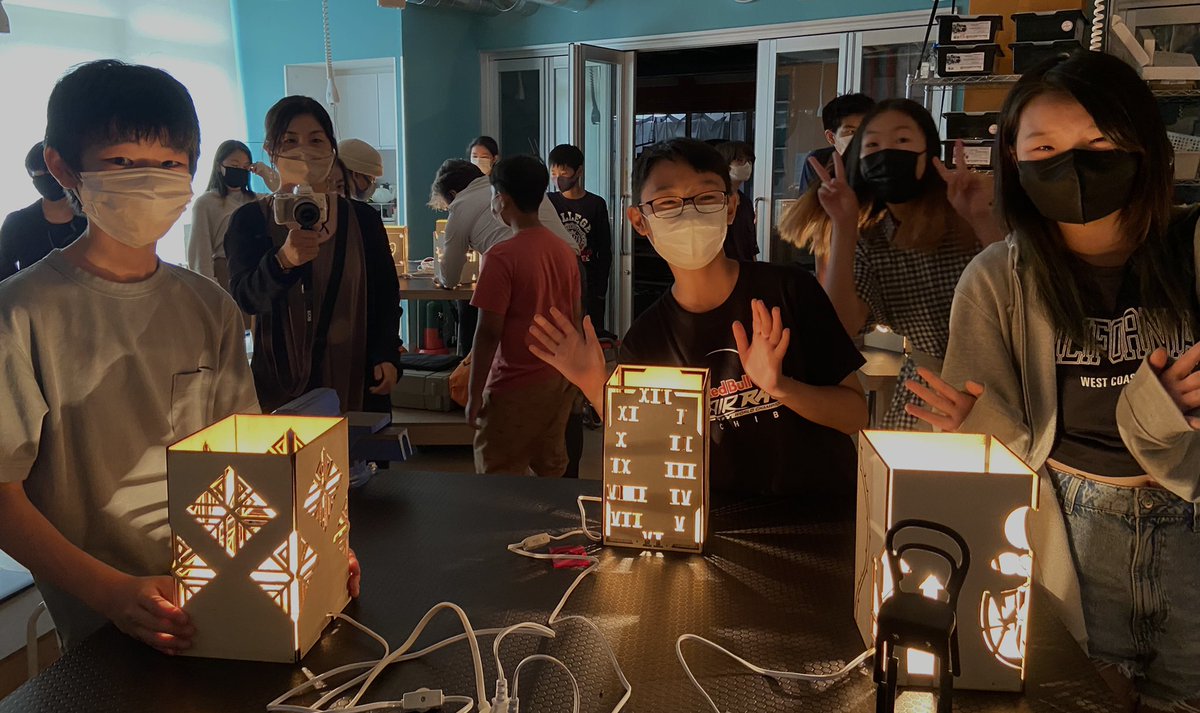 NIS_Design's tweet photo. How can we use the Japanese concept of Notan-positive &amp; negative light-when we design a product? G7 took this design concept to heart designing and building beautiful Notan lamps, culminating in a spectacular lightshow exhibition #NISimpact #NISinspire #lightshow #designthinking https://t.co/JQrozGlK95