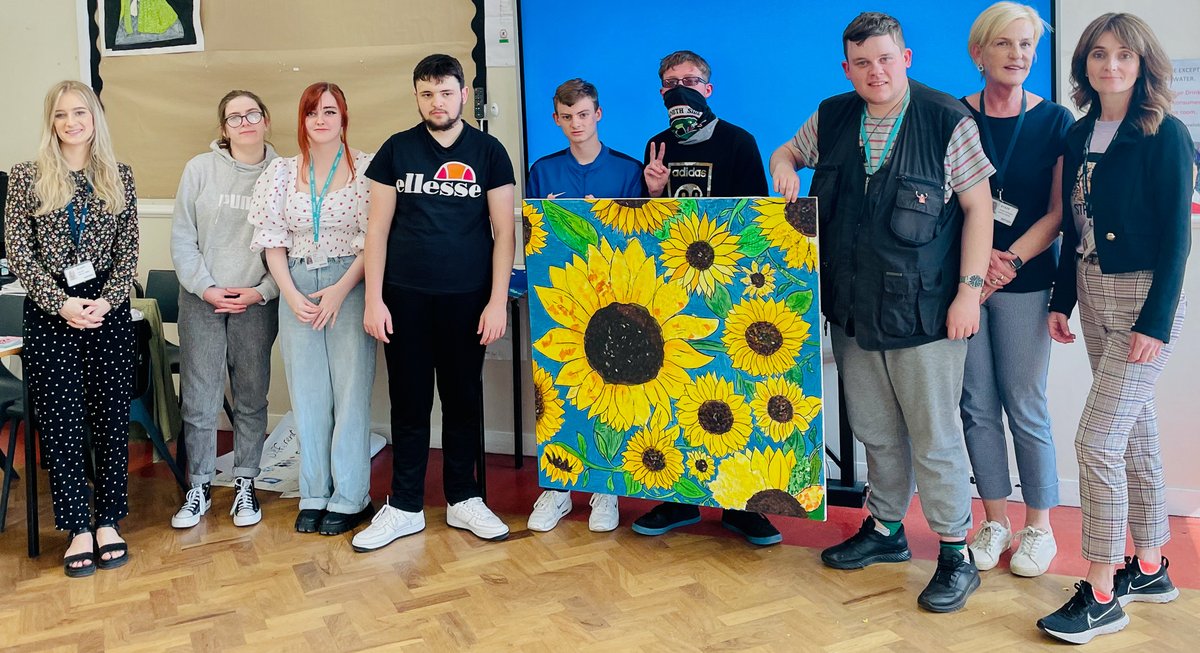 NRCCollege's tweet photo. Our Route2Work students from Newtownabbey working alongside students who came to our Inclusive Learning Taster Sessions to create a collaborative piece of mixed media. 

Find out more about Route2Work here 👉 https://t.co/6XBNpuKn8U https://t.co/79DN47wxef