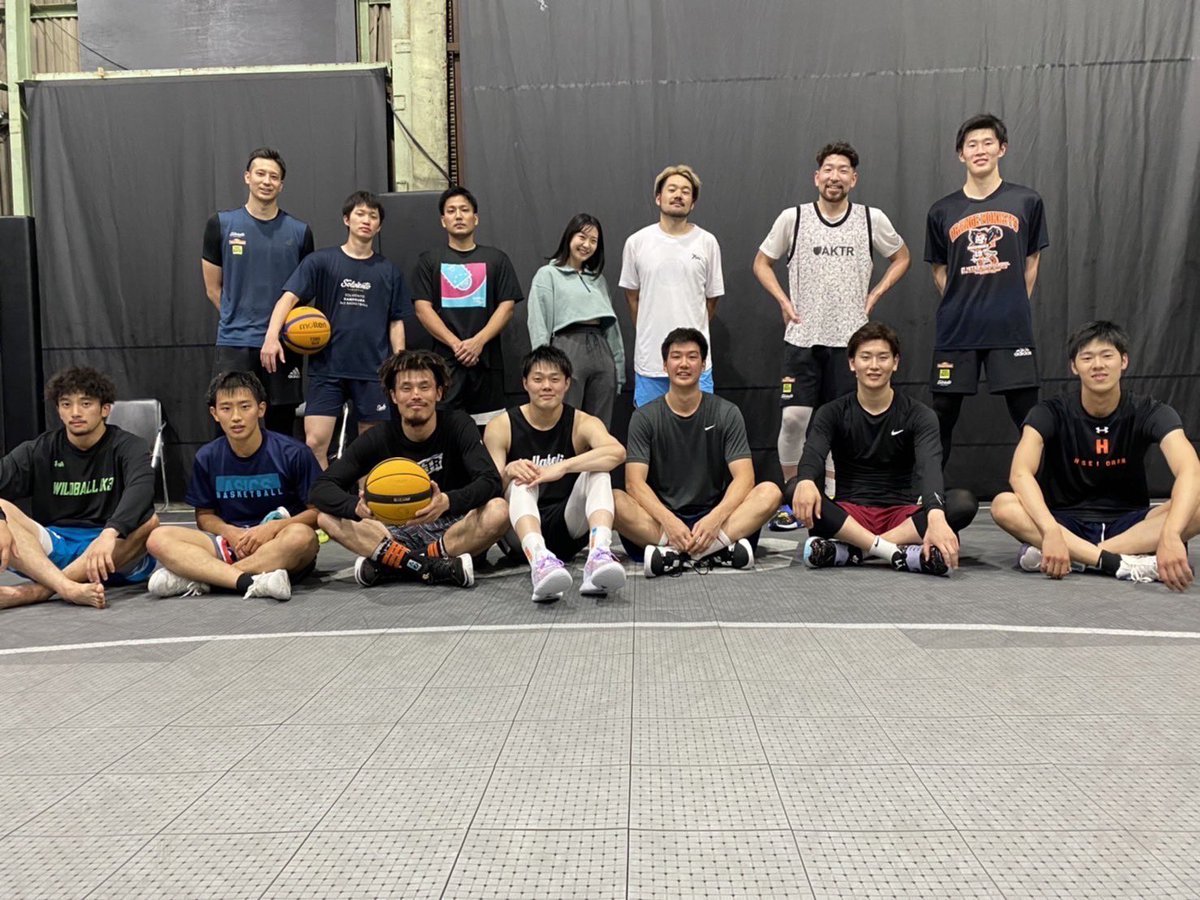 taichi0244's tweet photo. #ta1diary 【vol.722】

約2ヶ月毎週火曜の21時から合同練習試合でお世話になったソルビエント鎌倉のみなさんと🤳
おかげでwillは少しは強くなったと思います😂

3x3熟練者から学ぶことはまだまだ多い、やればやるほどおもろい🤣
@Kamakura3x3 
@WILL_3x3 
#中村太地　#ta1 
#Bリーグ　#シーホース三河 https://t.co/7I0TedE0BJ