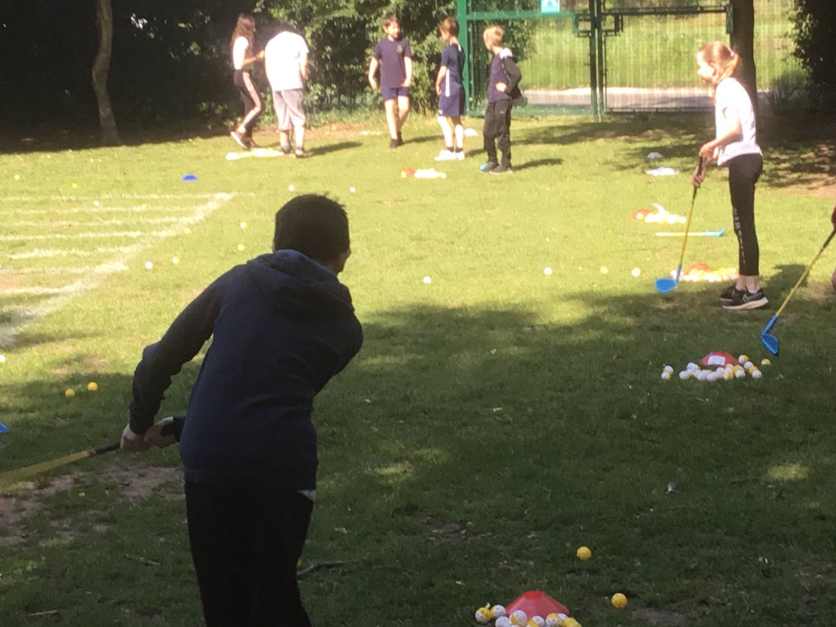 FleetWoodLane's tweet photo. Owls class starting off our whole school golf day.
#fleetwoodlane #owlsclass https://t.co/hArdafut88