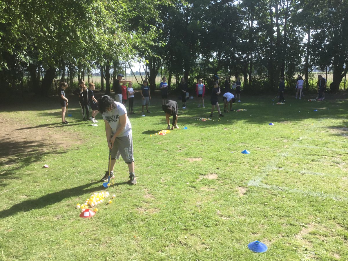 FleetWoodLane's tweet photo. Owls class starting off our whole school golf day.
#fleetwoodlane #owlsclass https://t.co/hArdafut88