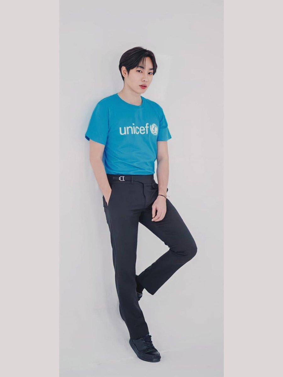 siambanterng1's tweet photo. ตื่นเต้นแทนนุชของ #เป๊กผลิตโชค พรุ่งนี้จะได้เจอเฮียแล้ว งานแถลงข่าว #BLUECARPETSHOW เซ็นทรัลเวิลด์ ลานบีคอน 3,4 17.00 น. เป็นต้นไป แอดมั่นใจมากๆ ว่า งานพรุ่งนี้ห้างระเบิดแน่นอน ไปให้กำลังใจเฮียกันเยอะๆ🎉❤️🔥
#PeckPaLitChoke 
#สยามบันเทิง
#สร้างสุขเติมฝัน 
#UNICEFThailand https://t.co/l07A8kZkh6