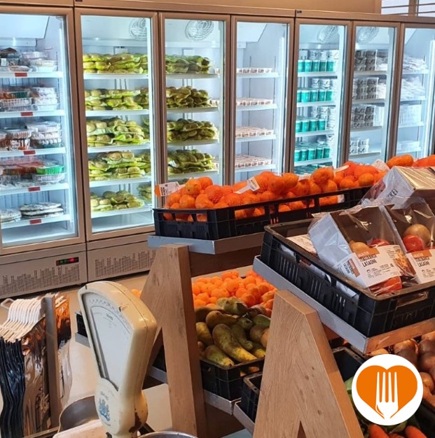 In 2021 telde Nederland 172 aangesloten voedselbanken met 521 uitgiftepunten. Je vindt jouw dichtstbijzijnde voedselbank via onze site: bit.ly/3oZSULJ 
Foto: Supermarktmodel in voedselbank 
#voedselbank #oogvoorvoedsel #hartvoormensen