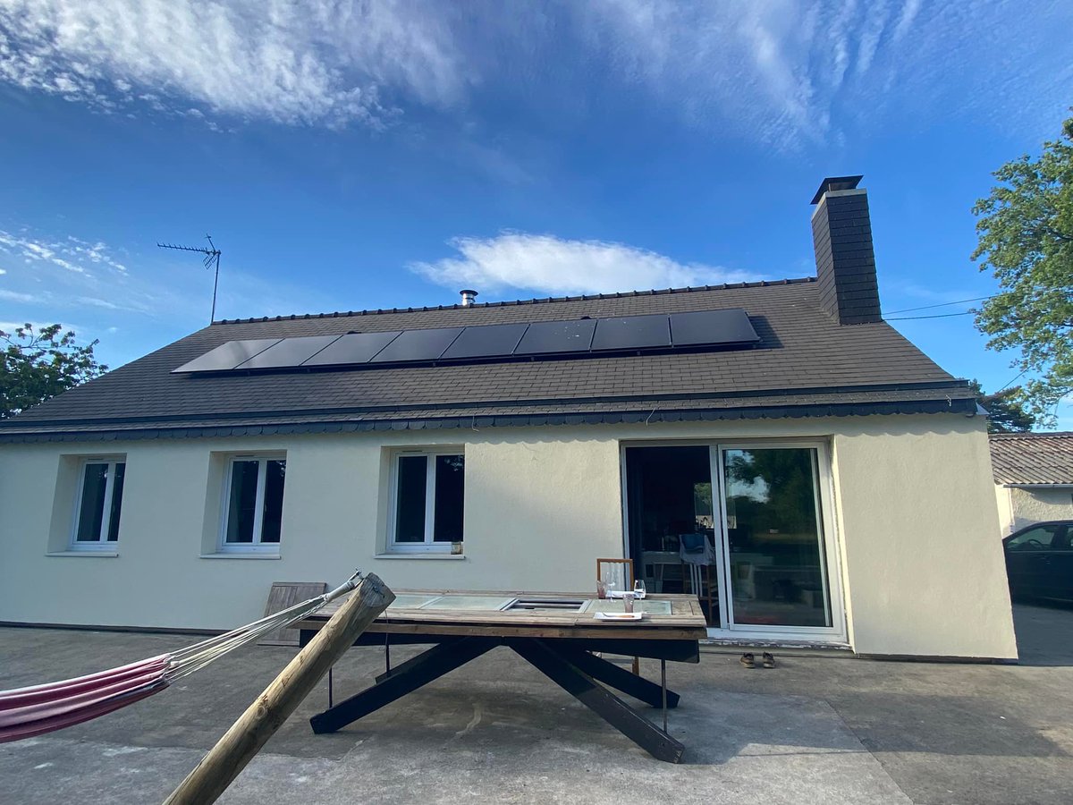 aplusenergies's tweet image. Découvrez notre dernière installation en autoconsommation de 3 KWC à Angers. ☀️

L'énergie solaire est conçue pour vous restituer l’énergie du soleil en électricité pour votre habitation ! ⚡️

Nos réalisations : aplusenergies.fr/realisations

#enr #autoconsommation #relanceverte