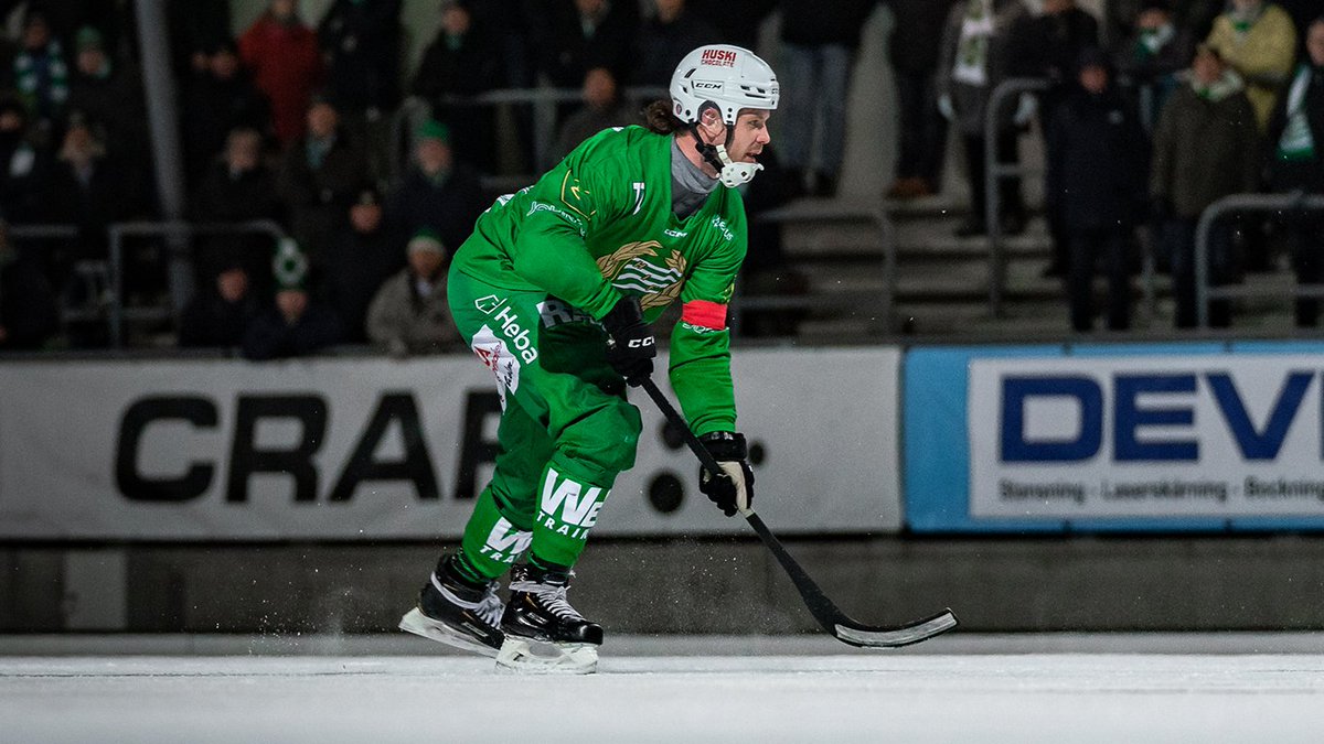 Har du stått på läktaren i fler år än Pizzoni lirat i Bajens a-lag? 😍

37-årige David Pizzoni gör sig redo för sin sextonde säsong! 🤝🇳🇬 

hammarbybandy.se/sextonde-sason…

#Bajen #bandy #Hammarby #trotjänare
