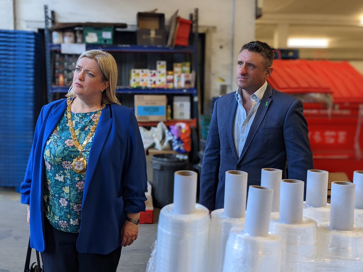 Ben_Everitt's tweet photo. π¬π§ A fantastic visit to M&M Supplies with @Mayor_MK - they recently received a Queen's Award for Enterprise in International Trade - a true #GlobalMK success story!
It was wonderful to meet the team and hear about the incredible work they do to support @mkfoodbank π
#LoveMK https://t.co/QxB4Ocph6A