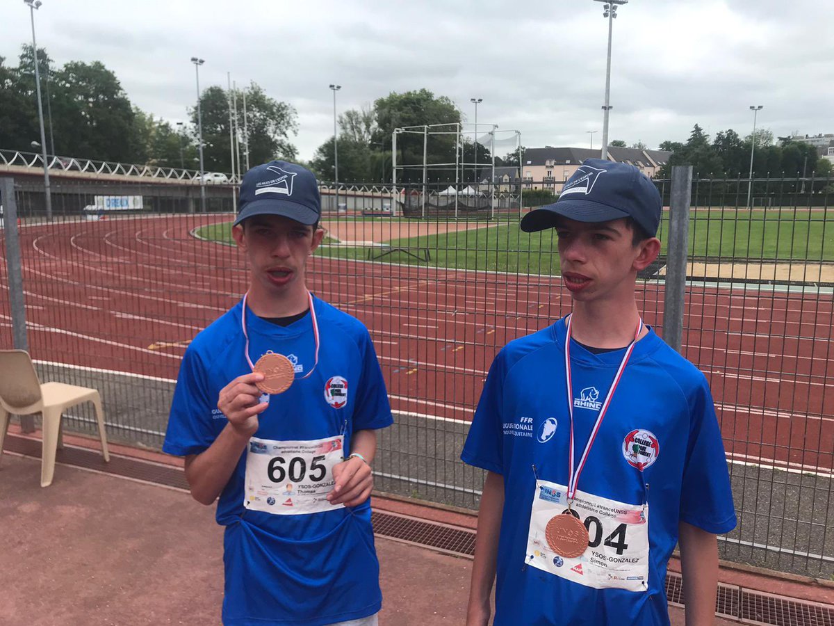 CollegeFroment's tweet photo. 🥉e des championnats #unss de France d’athlétisme🏃🏽 de sport partagé !!! Une très belle équipe qui illustre les valeurs du sport scolaire, le partage, les émotions,la parité, le vivre ensemble. De beaux moments     sportifs ! 👏🏻👏🏻 à eux!!! @AcBordeaux @UNSS_Bordeaux https://t.co/1q3YoHwLwc