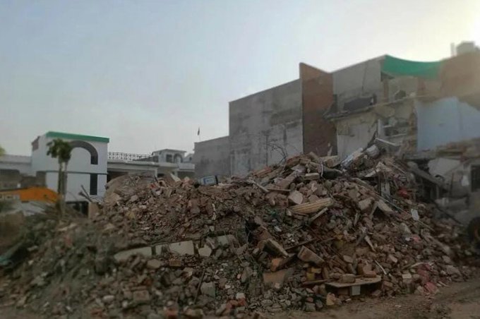 kailash125125's tweet photo. In #India, the home of Young #Muslim activist #AfreenFatima before and after being #bulldozed. In minutes, a whole #life, history, wealth destroyed.
#IstandwithAfreenFatima #AfreenFathima #bulldozer #HinduRashtra #Islamophobia_in_india #BJPFailsIndia https://t.co/Fh44TyLxgm