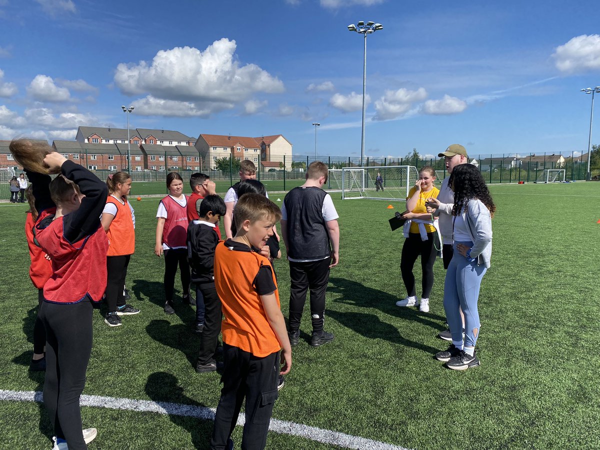 Sun is out for our P7 transition today! Our Sports Leaders are doing a wonderful job! ☀️ 🏀