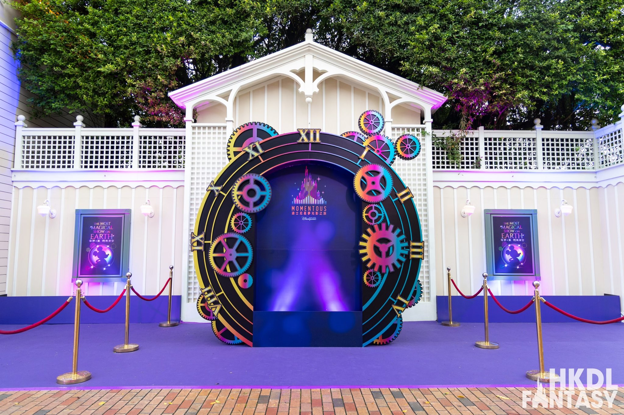 Hkdl Fantasy Photo Op Was Placed At Main Street Usa On The Debut Day Of Momentous Hongkongdisneyland Hkdisneyland Hkdl Disney Disneyparks 香港ディズニーランド ディズニー Livethemoment Lovethememory T Co Wqya9ryh8l