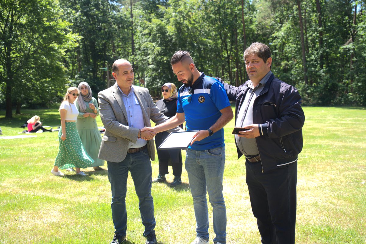 SelametBelkiran's tweet image. Een geslaagde picknickdag in Limburg met de leden en vrijwilligers van Bindus. Was ook een mooi gelegenheid om ons Bindussubsidie uit te ruiken aan Gold Academy en Etio #verbindingwerk #bindus