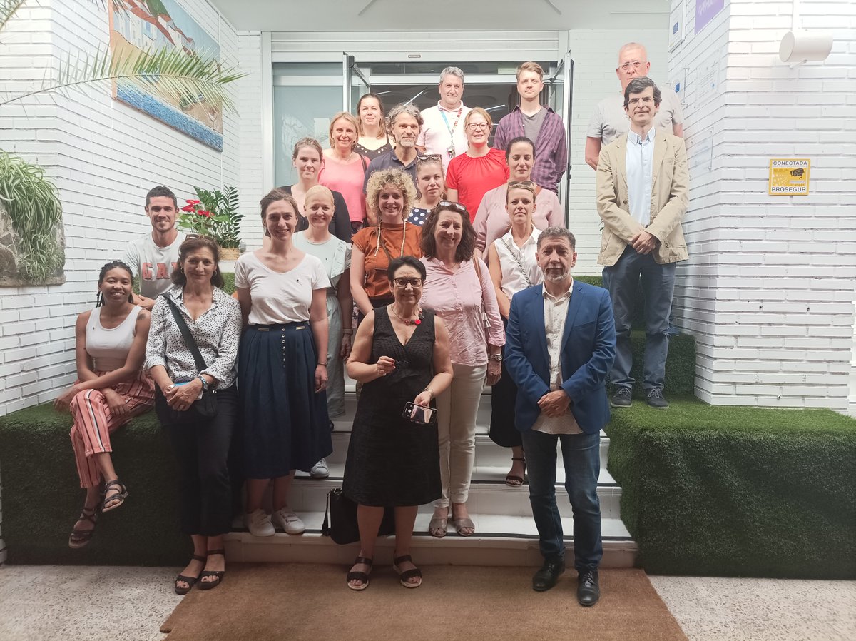 EuropaJoven's tweet photo. 😊Hace una semana que acabó en Madrid el encuentro de profesionales de FP provenientes de las ciudades Xarxa Madrid y Munich 🇩🇪🇪🇸
📣 Durante tres días pudimos intercambiar experiencias y prácticas entre los diferentes IES y centros educativos.
¡Hasta la próxima!

@MadridJuventud https://t.co/bUWanpOntY