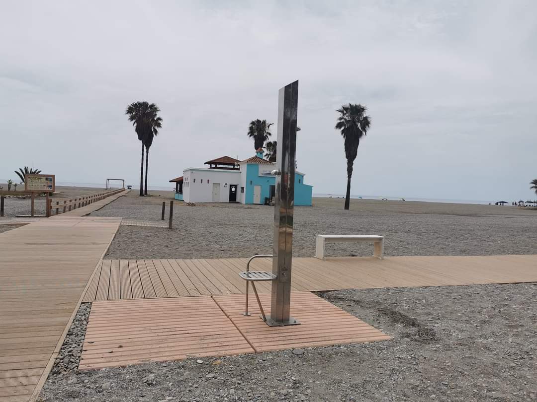 🏖️PLAYAS🌊

👷Estamos trabajando para mejorar nuestro litoral y playas. 

📸🚿💦En las imágenes, colocación de plataformas y duchas nuevas en Playa de Poniente.