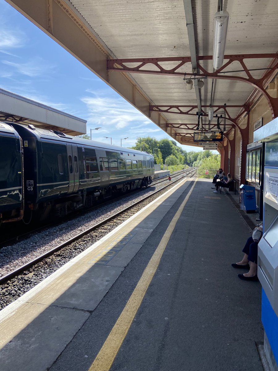 IzziCarter's tweet photo. On my sunny way to @DesignWest1 to talk all things #biodiversitynetgain and the benefits of @BuildWithNature with @WA_LLP @ClarkeWillmott @StrideTreglown looking forward to sharing ideas 🌿🌎 @Dan_1Hutchinson https://t.co/7K3lAZdcz1