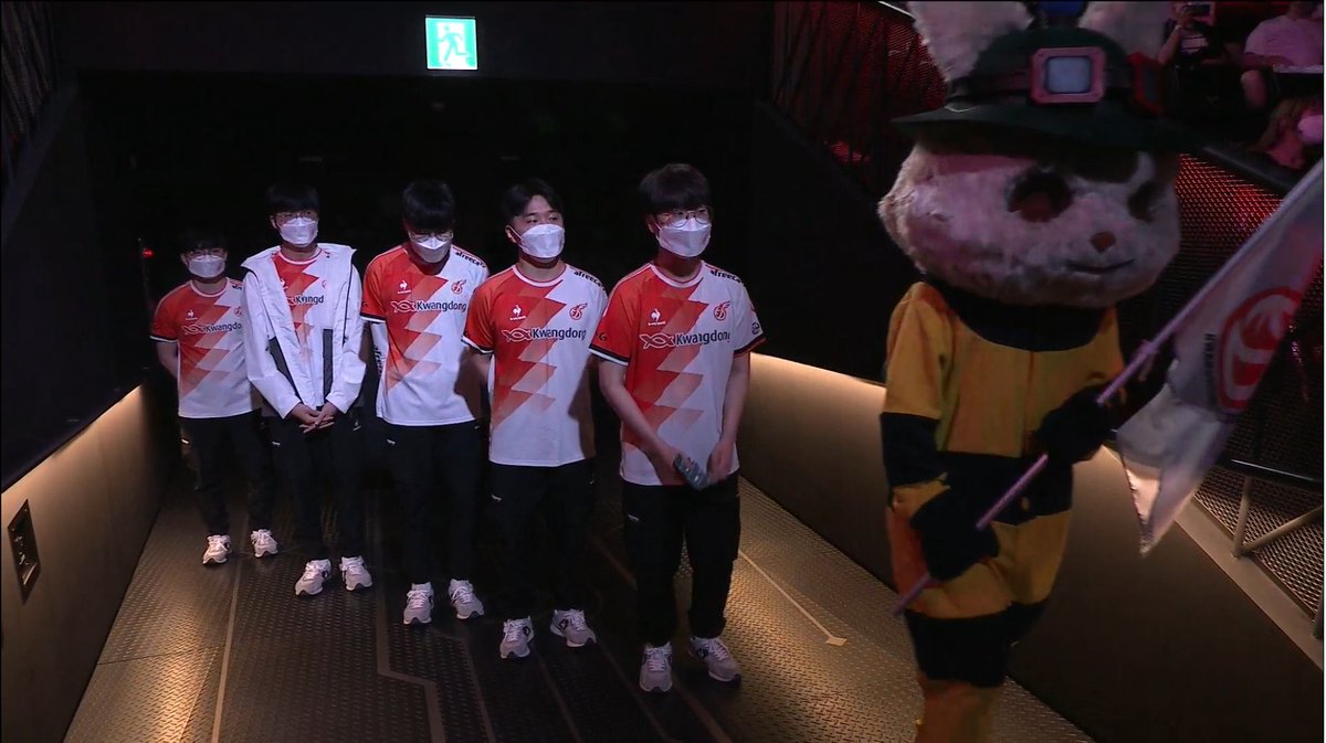 La LCK ha hecho entrar a uno de los equipos acompañado de un teemo hundido en la droga