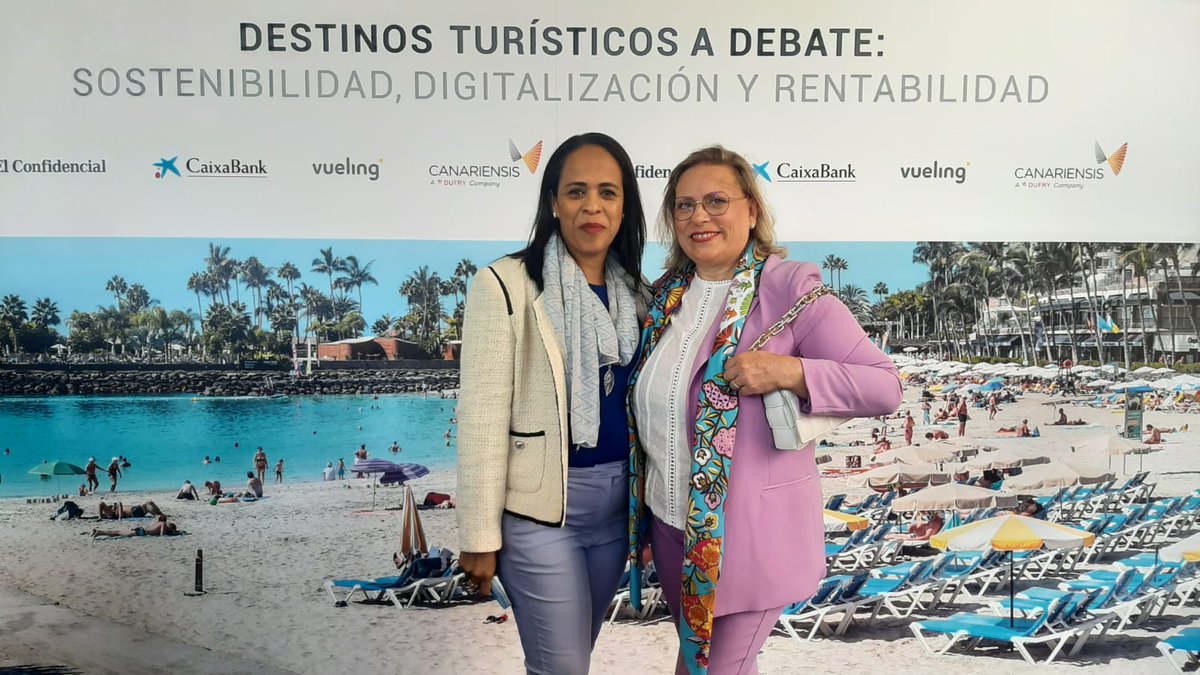 LlorentePaz's tweet photo. En la mejor compañía en el evento sobre Destinos Turísticos a Debate: Sostenibilidad, Digitalización y Rentabilidad.
#asemecanarias #MujeresEmpresarias
#ElConfidencial https://t.co/9hegXF8YUc