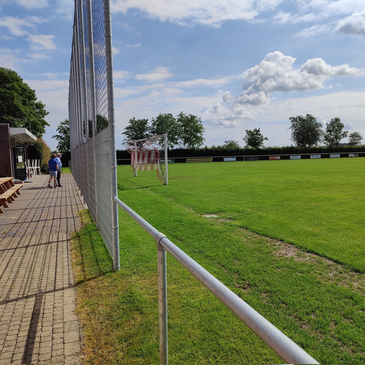 Vanochtend een waardevol bezoek gebracht aan <a href="/GEOGarmerwolde/">vv GEO Garmerwolde</a>. 

Een voetbalvereniging is belangrijk voor de leefbaarheid in het dorp. Daarvoor is nieuwe aanwas nodig. Cruciaal om daarom te bouwen voor jonge gezinnen en de realisatie van een ouderenhofje (voor doorstroming).