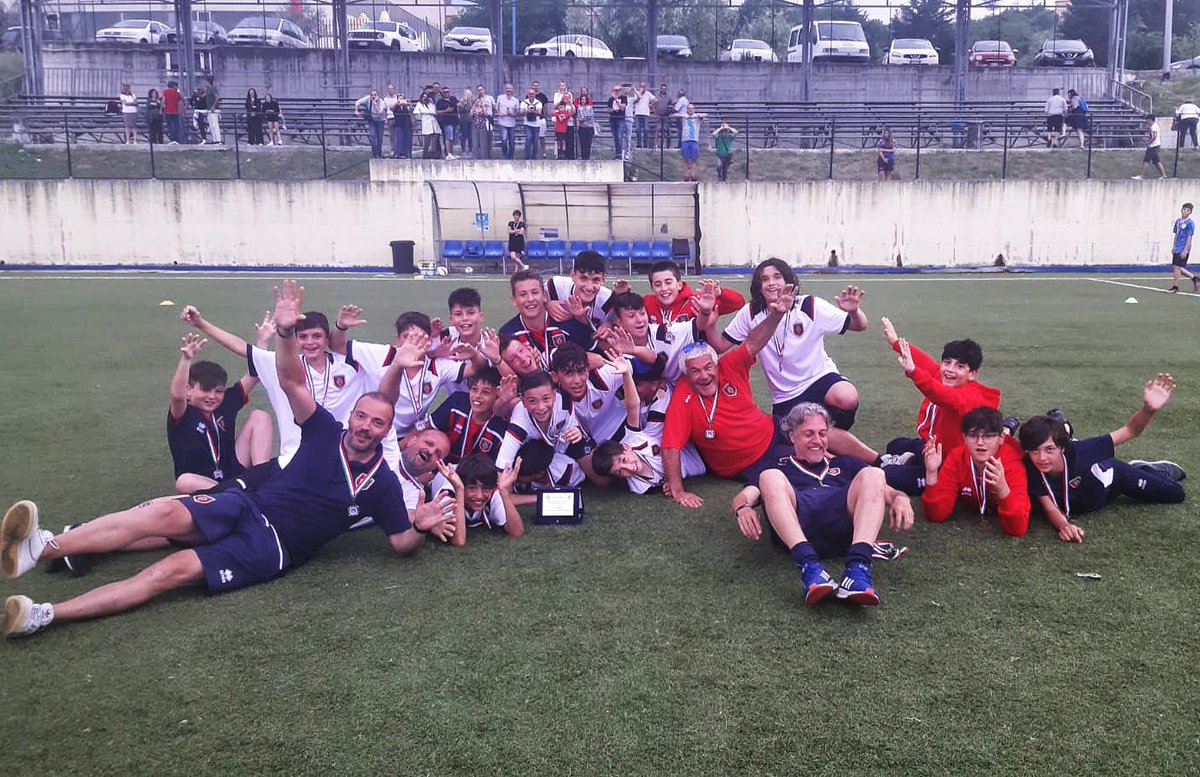 🔴🔵 CAMPIONI REGIONALI

Gli esordienti classe 2009/2010 di mister Fulvio Parcesepe e Rolando Ruscitto conquistano il titolo regionale di categoria. 

Forza Lupetti!

#campobasso