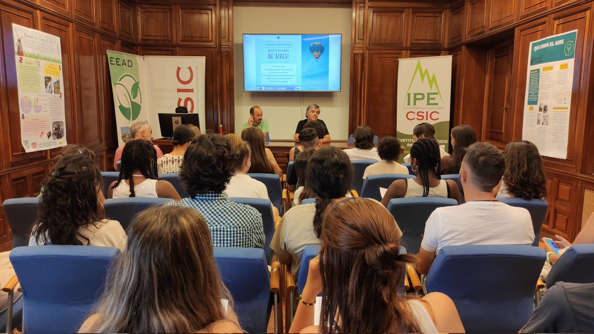 IPEcambioaires's tweet photo. Comenzamos el I #Congreso científico escolar de Necesito un cambio de aires! 🙌🏼
Dan la bienvenida el líder del proyecto, Jorge Pey, y el vicedirector del IPE, Nacho López Moreno. https://t.co/h0bu2lePth