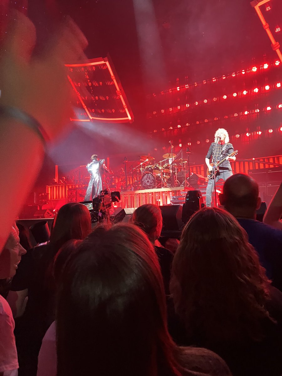 MattTooze's tweet photo. #classicQueen #QueenandAdamLambert oof what a gig last night at the O2! https://t.co/cn8SfGF8Uj