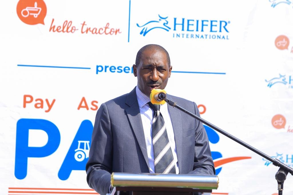 Heifer_Uganda's tweet photo. ''Heifer International partnership with @HelloTractor will generate new job search, the tractor will at minimum directly generate 4 jobs'' Mr. William Matovu Country Director, Heifer International. #HelloTractorPayAsYouGo
#HeiferTractorFinancing https://t.co/NRc1yfMB1t