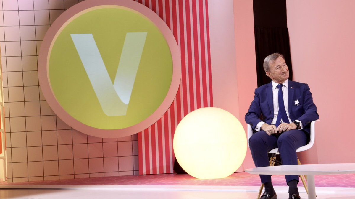 3DSfrance's tweet photo. đ€ #VivaTech
« Nous alignons le virtuel au réel ! »
@BernardCharles, VP et Directeur Général @Dassault3DS.
Le #JumeauVirtuel va permettre de perfectionner la #collaboration, de #simuler avec prĂ©cision ou encore de rĂ©volutionner la #santĂ©. Le champ des possibles sâĂ©tend ! https://t.co/8I2RuJmpkR
