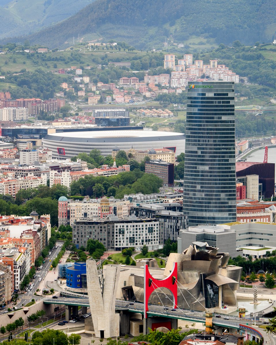 AthleticClub's tweet photo. 🎂 Bilbao también está de celebración 😍

Hoy, 15 de junio, se cumple el 722 Aniversario de la Fundación de la Villa. 

👏 Zorionak, Bilbo! Zorionak, Iñaki!

#Bilbo722 #Iñaki28 🔴⚪️ https://t.co/rfTJijK2Ys