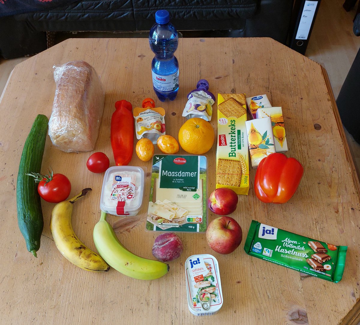 Igeps01's tweet photo. #direkteStrassenhilfe #Sondertour 21/2022

Gestern war wieder Dienstag Abend, und Zeit für unsere Sondertour.

Wie haben die Menge an vorgepackten Tüten auf 60 Stück erhöht, um wirklich jedem obdachlosen Mitmenschen den wir heute antreffen Lebensmittel überreichen zu können https://t.co/KOhy223ur8