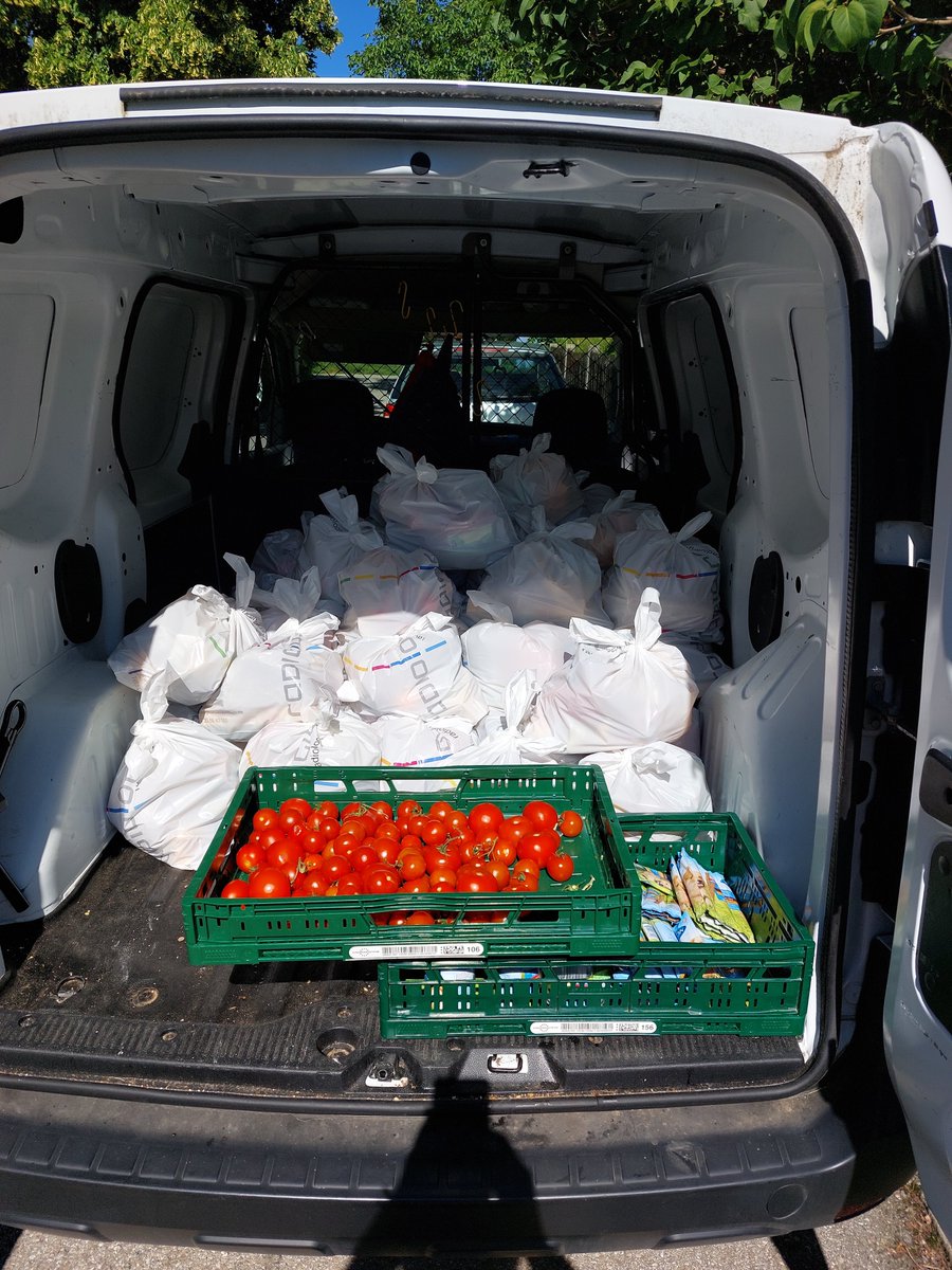 Igeps01's tweet photo. #direkteStrassenhilfe #Sondertour 21/2022

Gestern war wieder Dienstag Abend, und Zeit für unsere Sondertour.

Wie haben die Menge an vorgepackten Tüten auf 60 Stück erhöht, um wirklich jedem obdachlosen Mitmenschen den wir heute antreffen Lebensmittel überreichen zu können https://t.co/KOhy223ur8